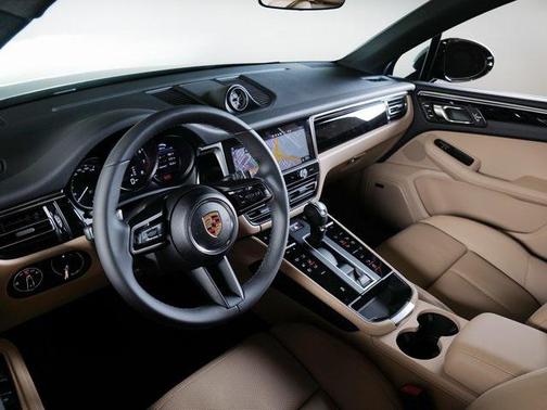 2025 Porsche Macan Turbo