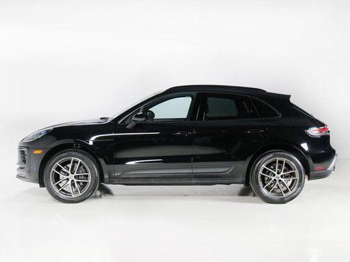 2025 Porsche Macan Turbo