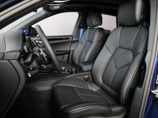 2025 Porsche Macan Turbo