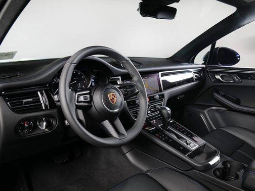 2025 Porsche Macan Turbo