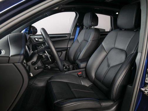 2025 Porsche Macan Turbo