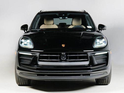 2025 Porsche Macan Turbo