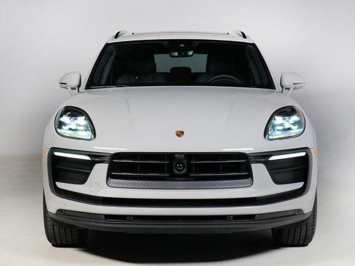 2025 Porsche Macan Turbo