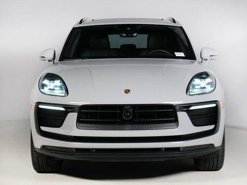 2025 Porsche Macan Turbo