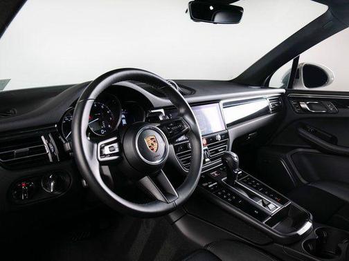 2025 Porsche Macan Turbo