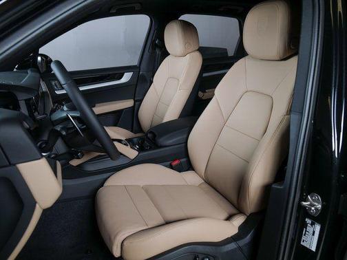 Chromite Black Metallic 2026 Porsche Cayenne Cayenne