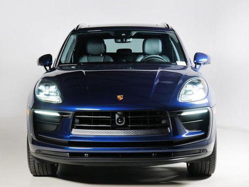 Gentian Blue Metallic 2026 Porsche Macan Macan