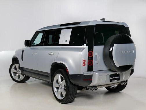 Hakuba Silver Metallic 2024 Land Rover Defender 110 P500 SE
