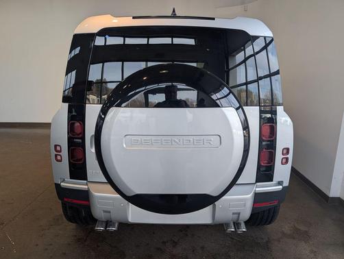 2024 Land Rover Defender 110 P500 SE