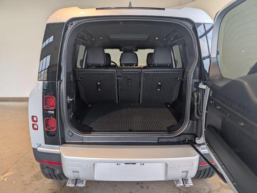 2024 Land Rover Defender 110 P500 SE