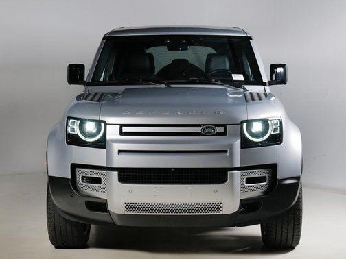 Hakuba Silver Metallic 2024 Land Rover Defender 110 P500 SE