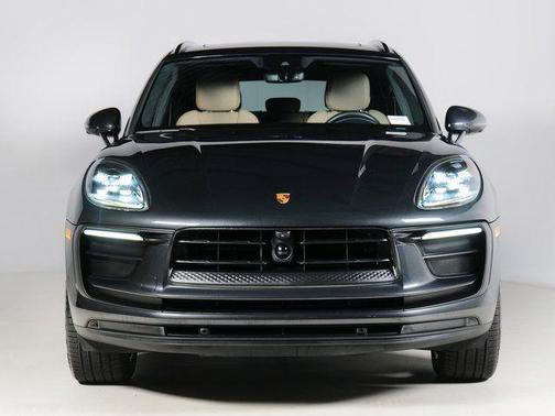 2025 Porsche Macan Turbo