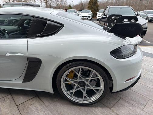 2025 Porsche 718 Cayman GT4 RS