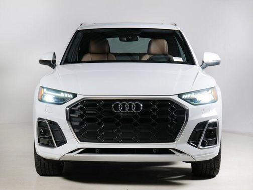 Glacier White Metallic 2023 Audi Q5 45 S line Prestige
