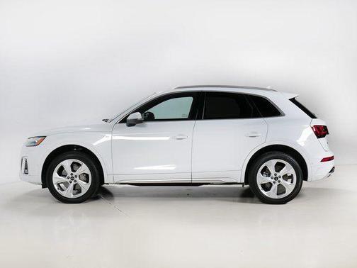 Glacier White Metallic 2023 Audi Q5 45 S line Prestige