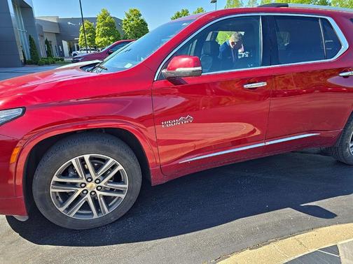 Radiant Red Tintcoat 2023 Chevrolet Traverse High Country