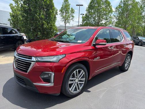 Radiant Red Tintcoat 2023 Chevrolet Traverse High Country