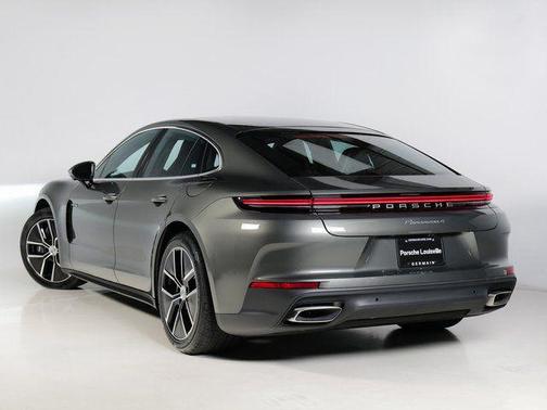 2025 Porsche Panamera 4