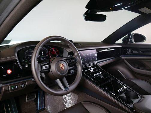 2025 Porsche Panamera 4