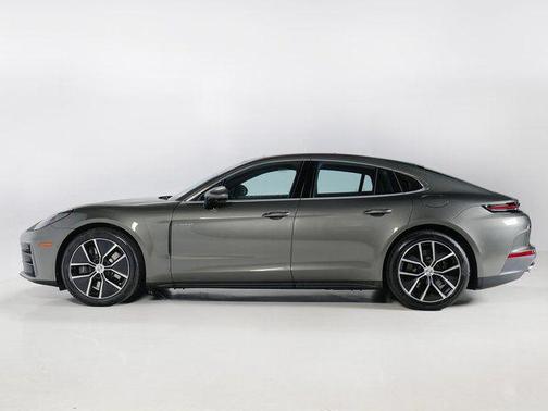 2025 Porsche Panamera 4