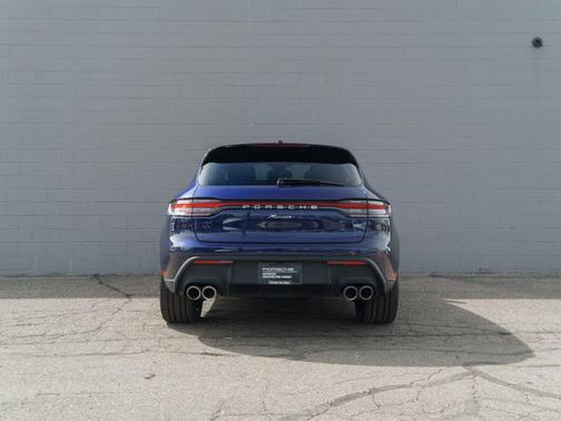 Gentian Blue Metallic 2026 Porsche Macan Macan Turbo