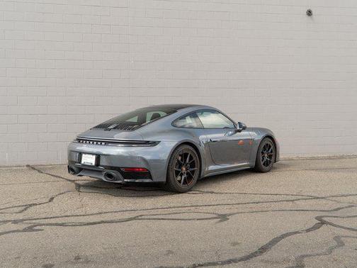 2025 Porsche 911 Carrera