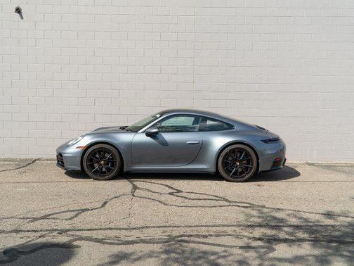 2025 Porsche 911 Carrera