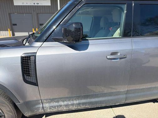 2023 Land Rover Defender 110 SE