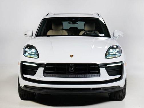 2025 Porsche Macan Turbo