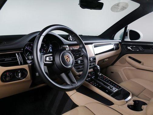 2025 Porsche Macan Turbo