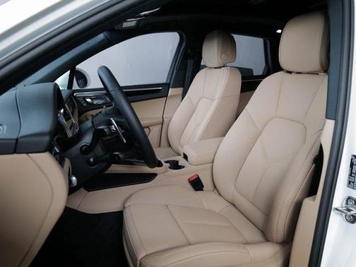 2025 Porsche Macan Turbo