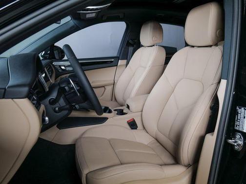 2025 Porsche Macan Turbo