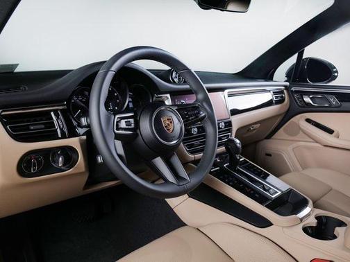 2025 Porsche Macan Turbo