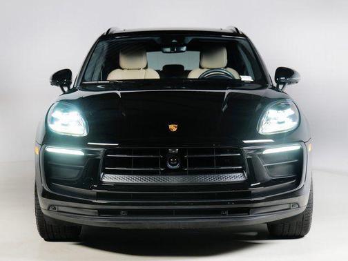 2025 Porsche Macan Turbo