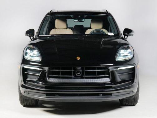 2025 Porsche Macan Turbo