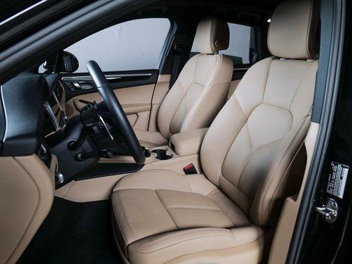 2025 Porsche Macan Turbo