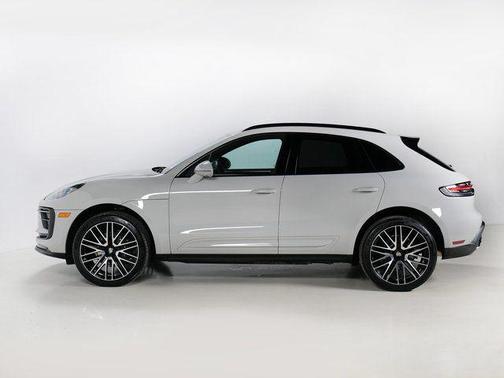 2025 Porsche Macan Turbo