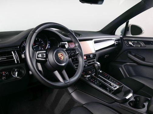 2025 Porsche Macan Turbo