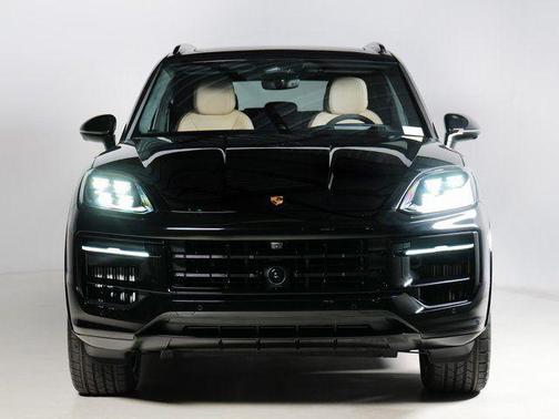 Chromite Black Metallic 2026 Porsche Cayenne GTS