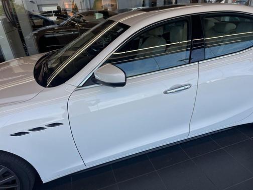 Bianco 2020 Maserati Ghibli S Q4