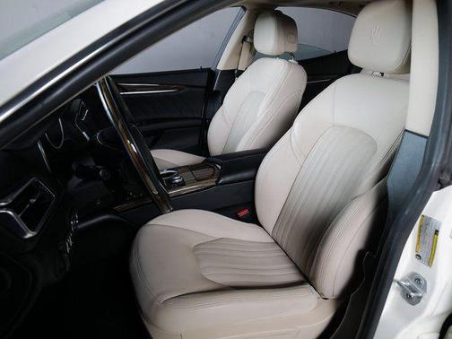 Bianco 2020 Maserati Ghibli S Q4