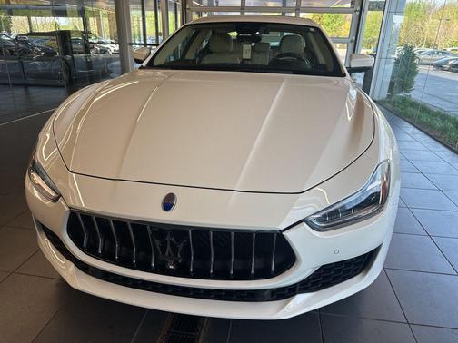 Bianco 2020 Maserati Ghibli S Q4