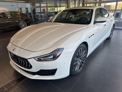 Bianco 2020 Maserati Ghibli S Q4