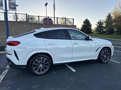 2023 BMW X6 M50i