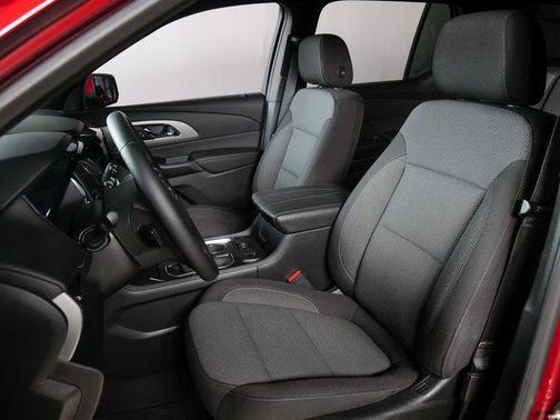 Radiant Red Tintcoat 2023 Chevrolet Traverse LT Cloth