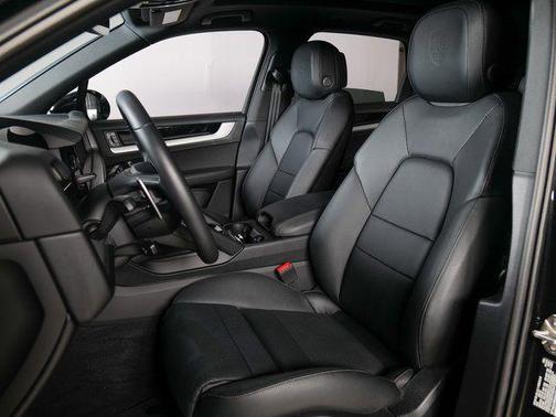 2025 Porsche Cayenne Base