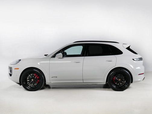 2026 Porsche Cayenne GTS