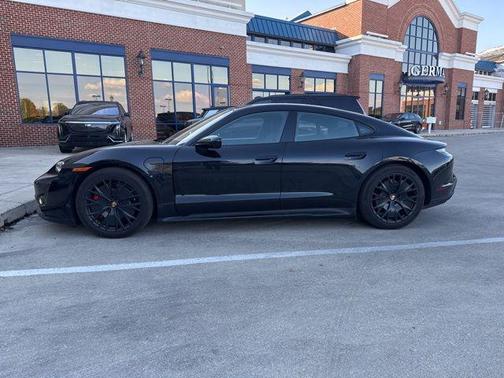 2022 Porsche Taycan GTS