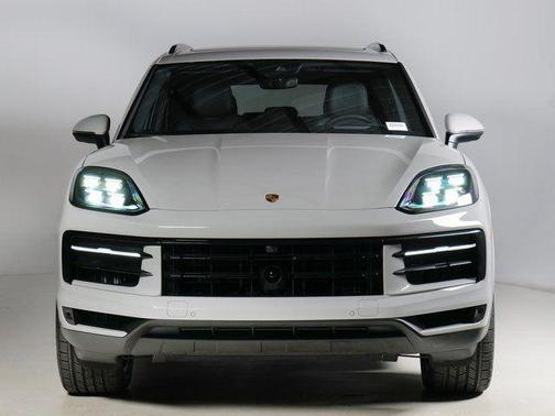 Chalk 2026 Porsche Cayenne Cayenne