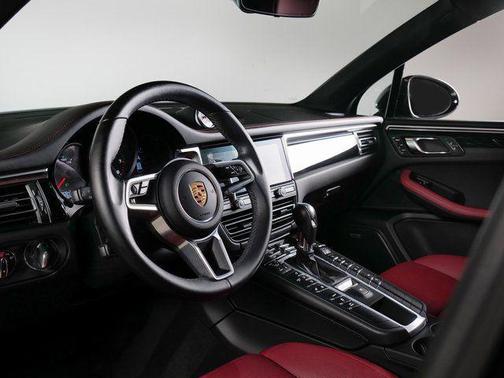 Volcano Grey Metallic 2020 Porsche Macan Macan